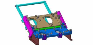 3D-CAD-Modell einer Montagevorrichtung für Kunststoffgehäuse von zwei Elektrolüfter, die Vorrichtung ist aufgeklappt und hat einen Handgriff, Auflagen und Anschläge und Druckstücke zum Halten und Positionieren der Gehäusehälften - Vorrichtungsbau für die Industrie